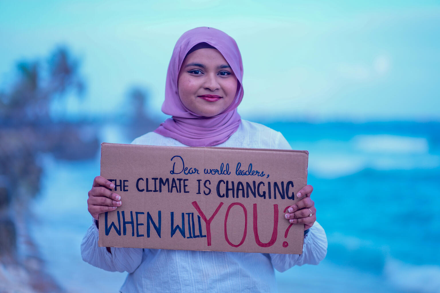 22-year-old Aminath Zara Hilmy stands on an artificial beach in Malé. Zara is one of the 25 participants of the mock COP negotiation session UNICEF Maldives is hosting in collaboration with the Office of the President’s Special Envoy on Climate Change. 