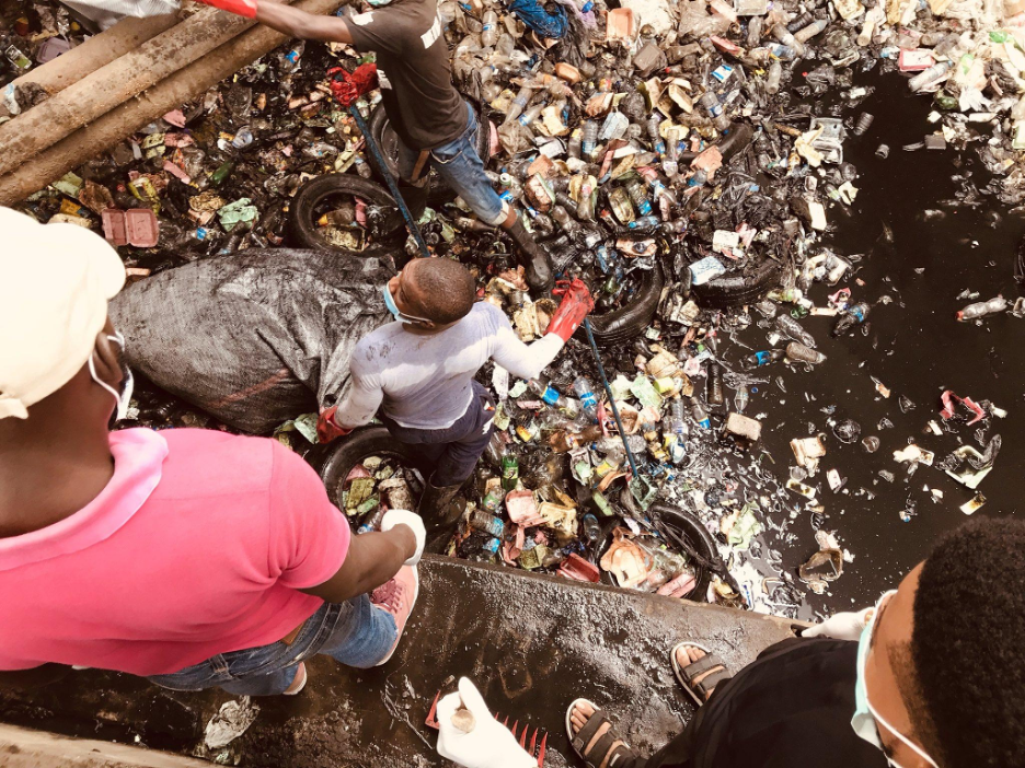 Cleanup at Obalende underbridge - #ForACleaCommunity community action